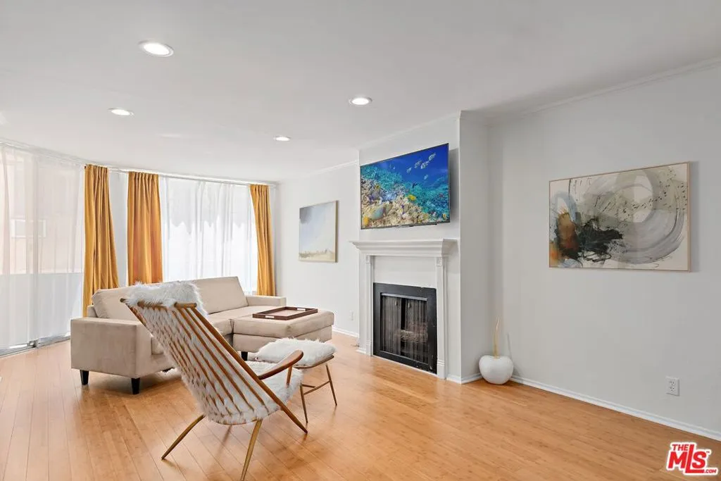 1745 Camino Palmero Street 106, Los Angeles, California 90046 home-pic-1