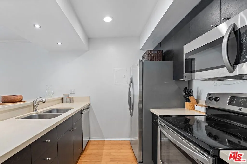 1745 Camino Palmero Street 106, Los Angeles, California 90046 home-pic-7