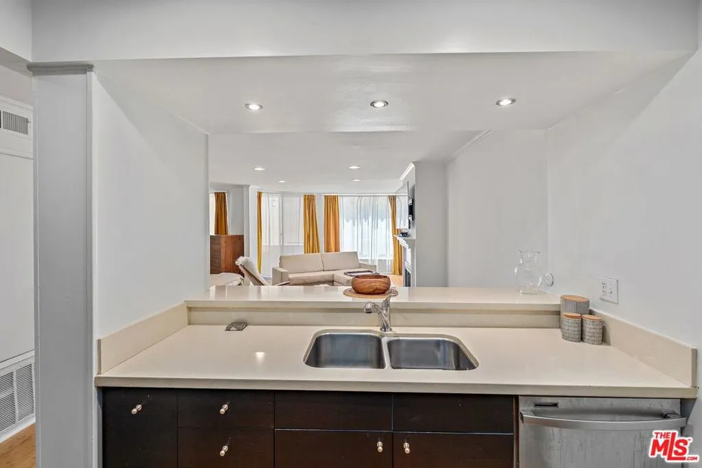 1745 Camino Palmero Street 106, Los Angeles, California 90046 home-pic-6