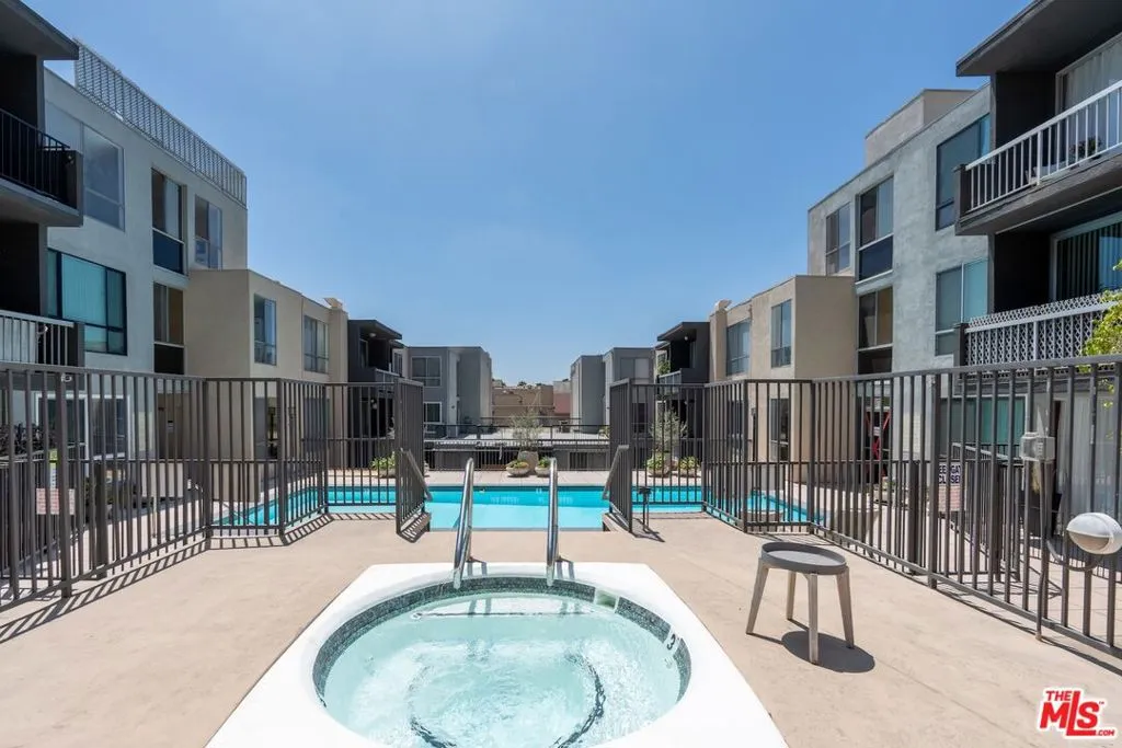 1745 Camino Palmero Street 106, Los Angeles, California 90046 home-pic-14