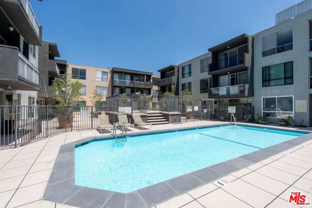 1745 Camino Palmero Street 106, Los Angeles, California 90046 home-pic-13