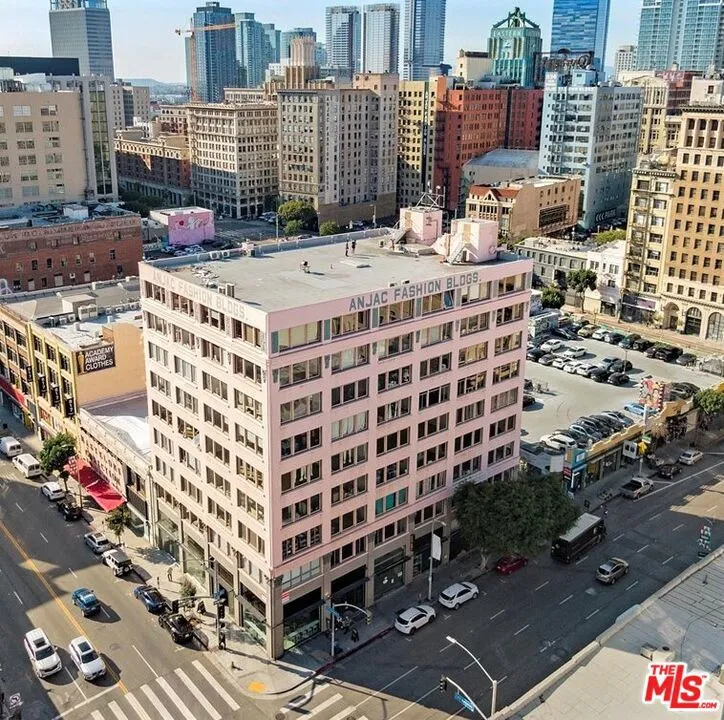 120 E 8TH STREET BUILDING