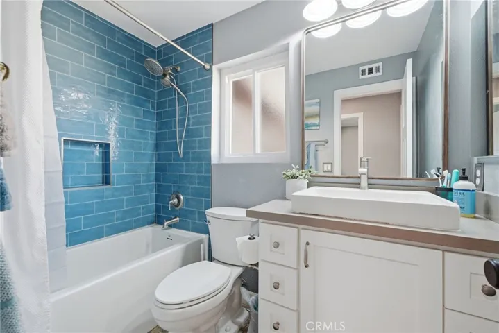 Upstairs hall bathroom.