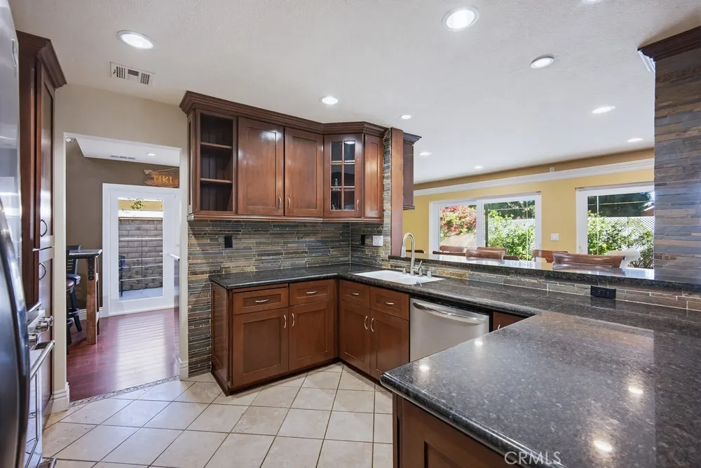 1751 Moccasin Trail, Corona, California 92882 home-pic-12