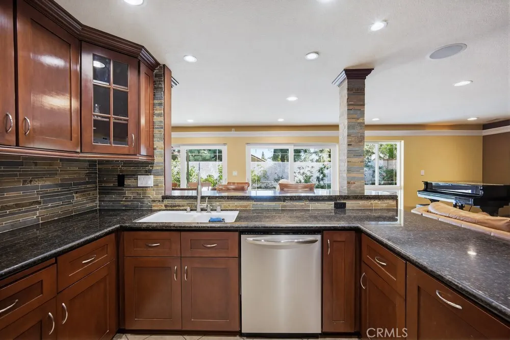 1751 Moccasin Trail, Corona, California 92882 home-pic-14