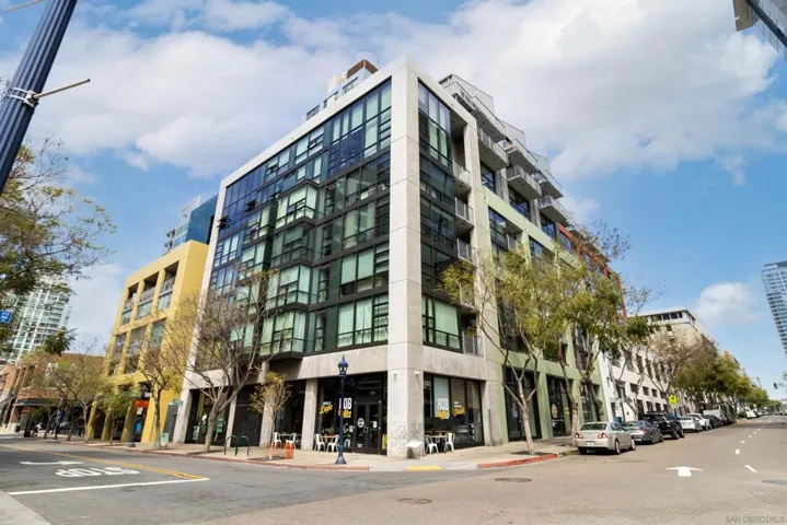 Icon corner of 11th and Kst