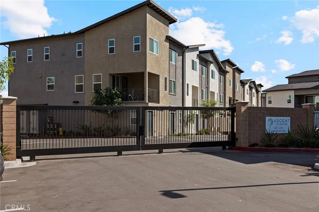 1112 Santo Antonio Drive, Colton, California 92324 home-pic-1