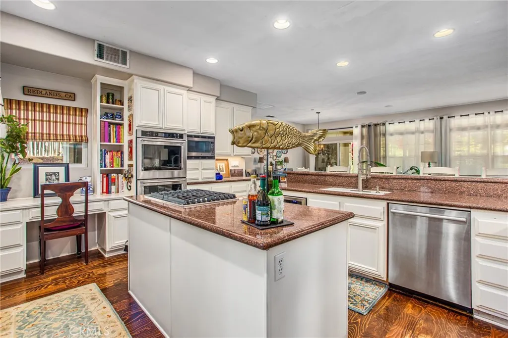 512 Golden West Drive, Redlands, California 92373 home-pic-6