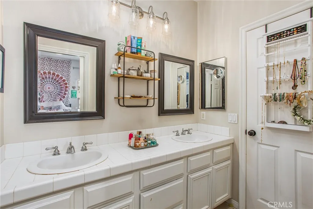 512 Golden West Drive, Redlands, California 92373 home-pic-20