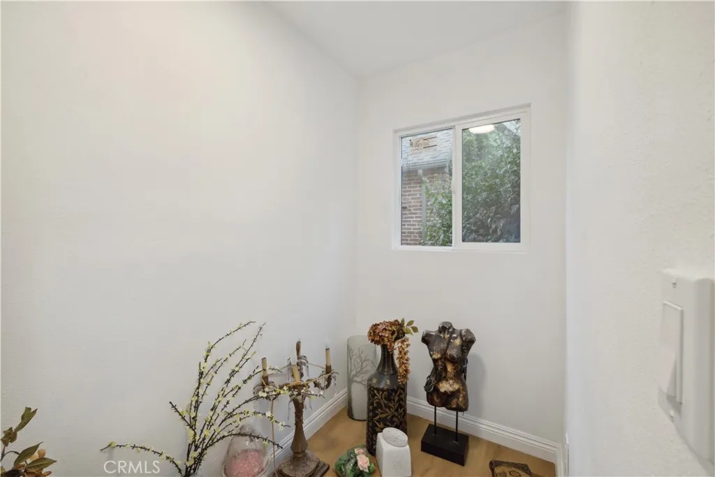 1290 E Woodbury, Pasadena, California 91104 home-pic-28