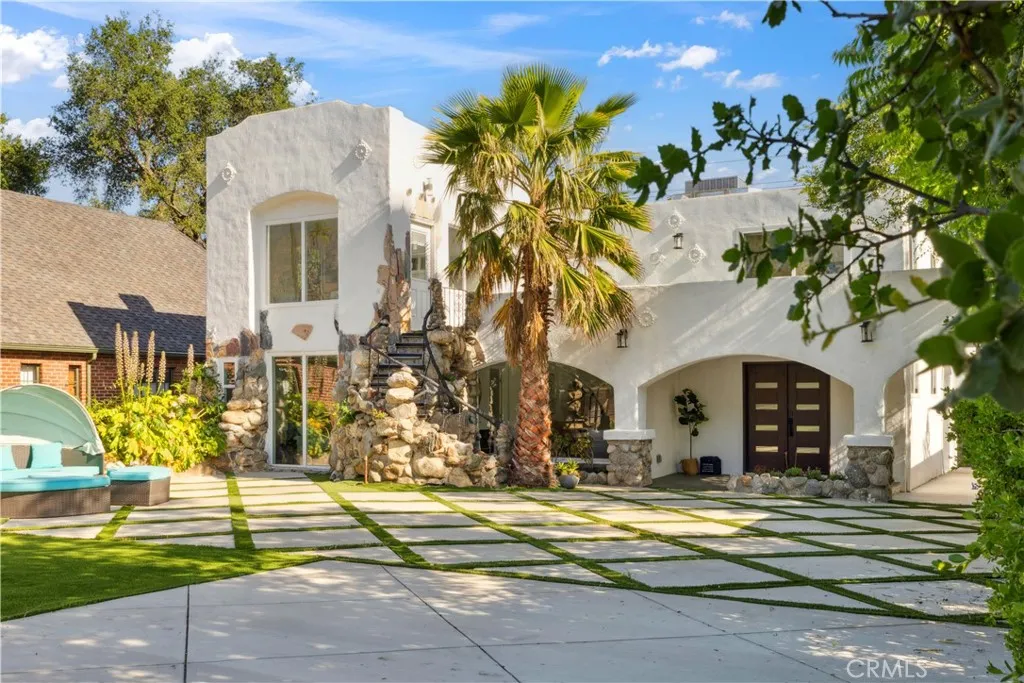 1290 E Woodbury, Pasadena, California 91104 home-pic-1