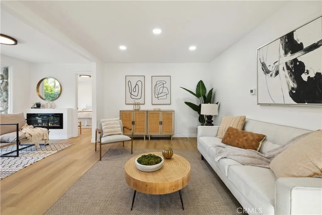 1290 E Woodbury, Pasadena, California 91104 home-pic-8