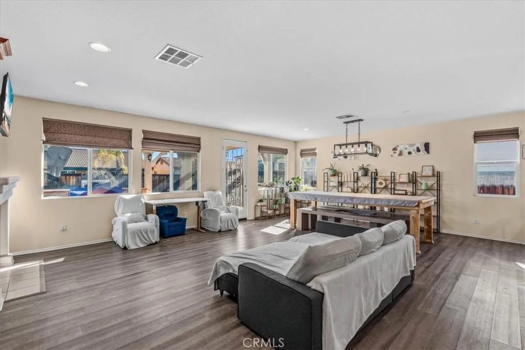 11993 Crandall Court, Victorville, California 92392 home-pic-7