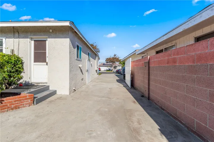 10532 Plunkett, Bellflower, California 90706