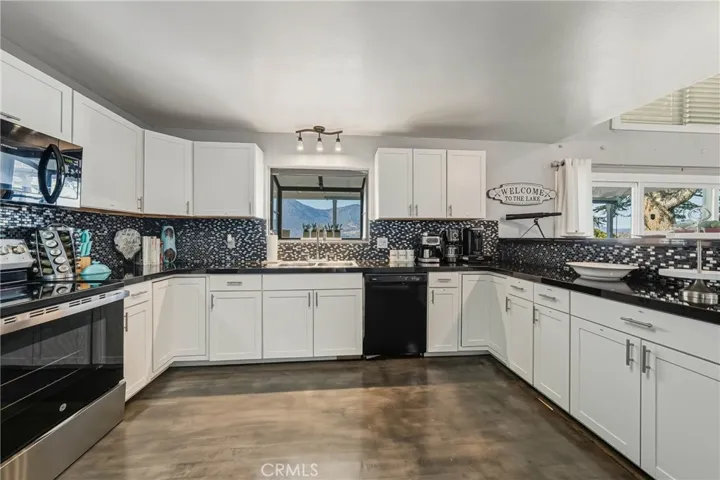 3874 Oakmont, Clearlake, California 95422