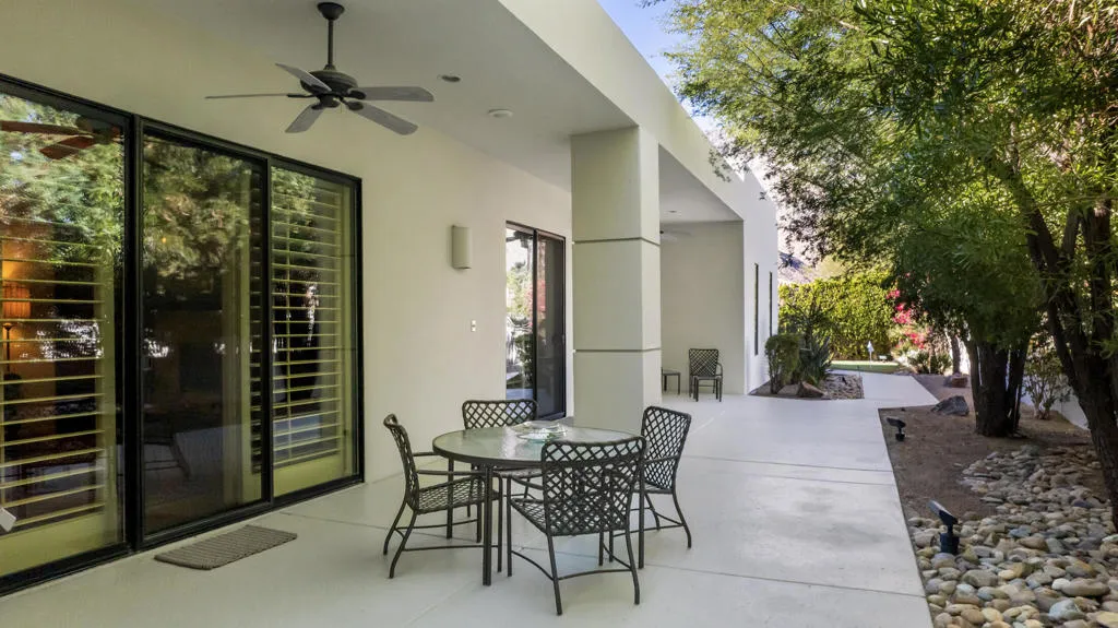 900 Dogwood Circle E, Palm Springs, California 92264 home-pic-57