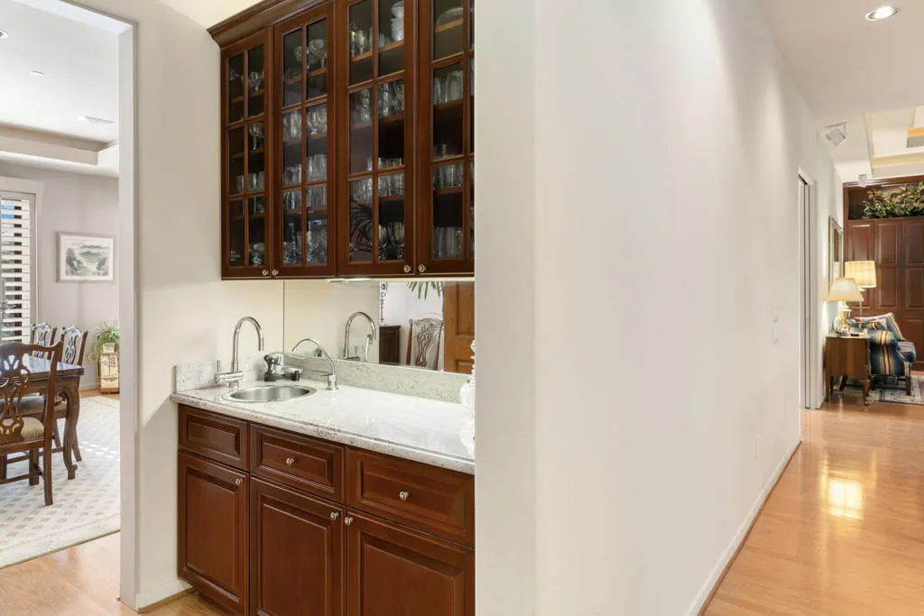 900 Dogwood Circle E, Palm Springs, California 92264 home-pic-29