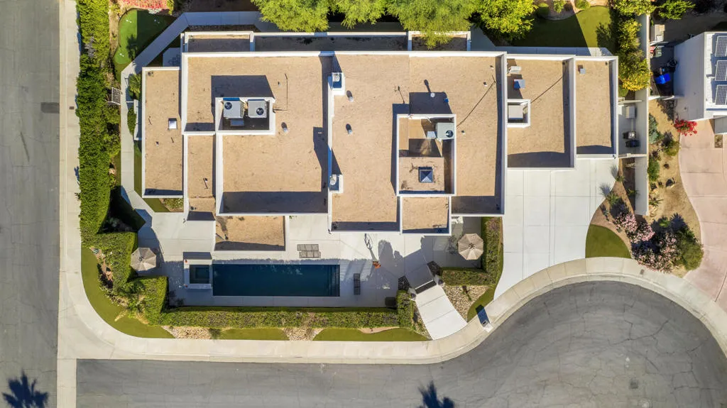 900 Dogwood Circle E, Palm Springs, California 92264 home-pic-14
