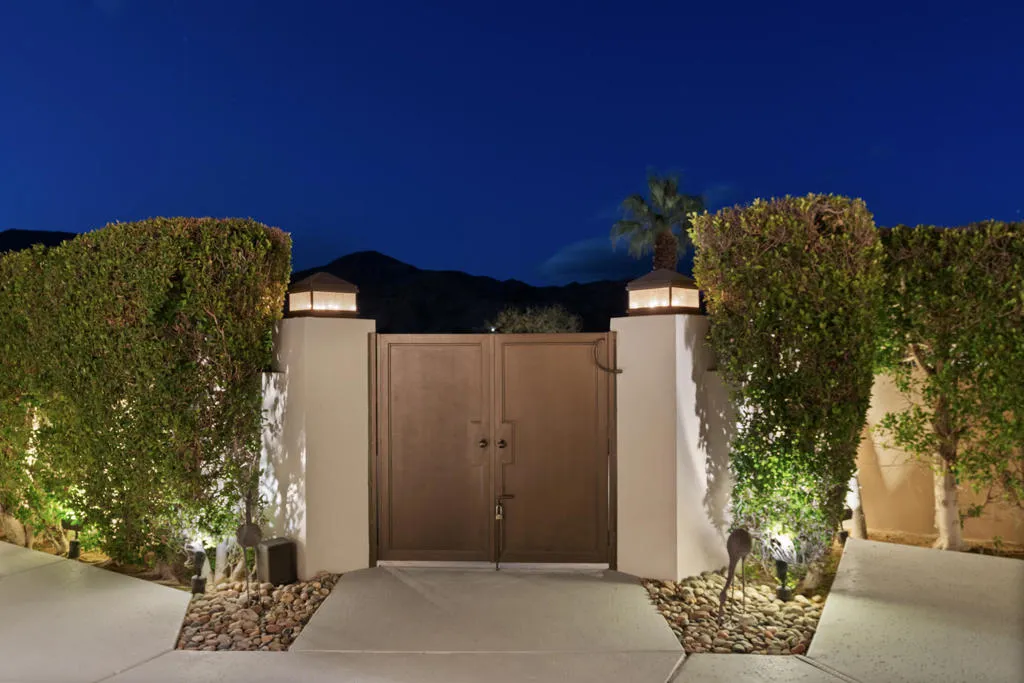 900 Dogwood Circle E, Palm Springs, California 92264 home-pic-63