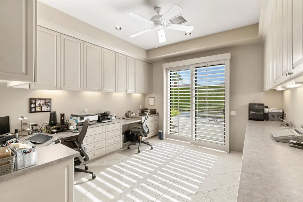 900 Dogwood Circle E, Palm Springs, California 92264 home-pic-48