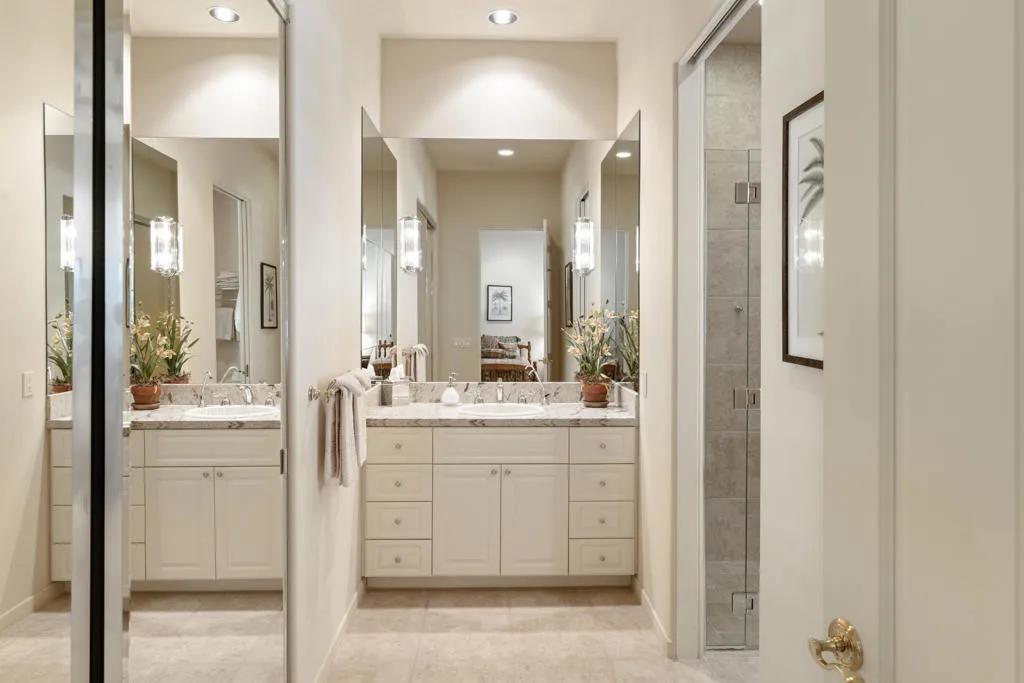 900 Dogwood Circle E, Palm Springs, California 92264 home-pic-43