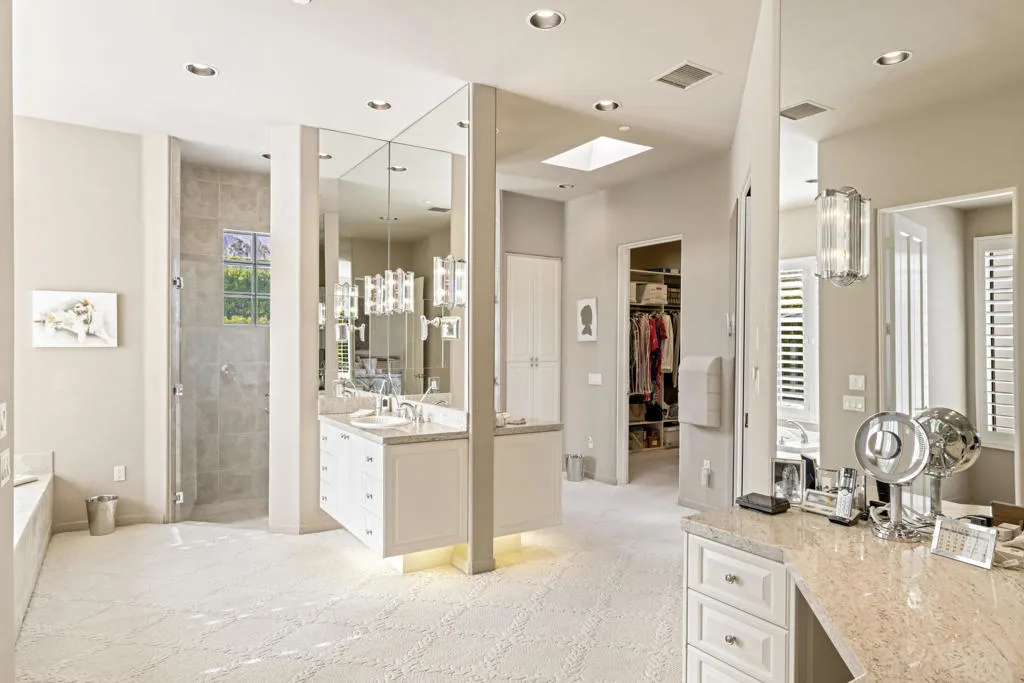 900 Dogwood Circle E, Palm Springs, California 92264 home-pic-35