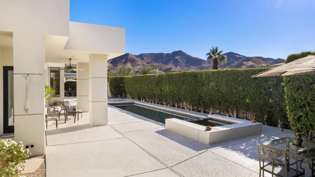 900 Dogwood Circle E, Palm Springs, California 92264 home-pic-19