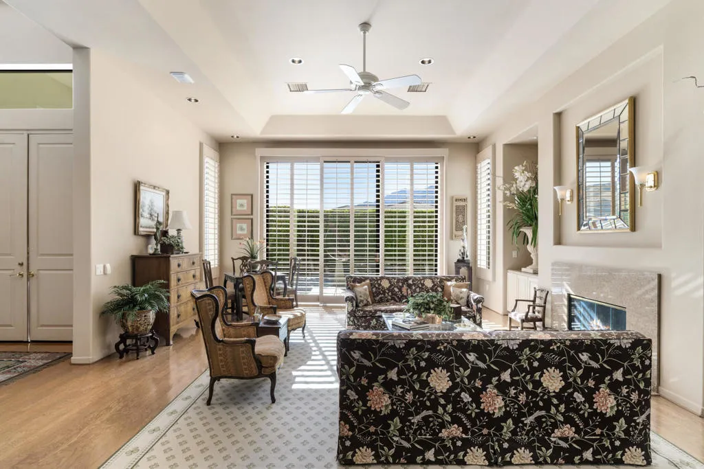 900 Dogwood Circle E, Palm Springs, California 92264 home-pic-23