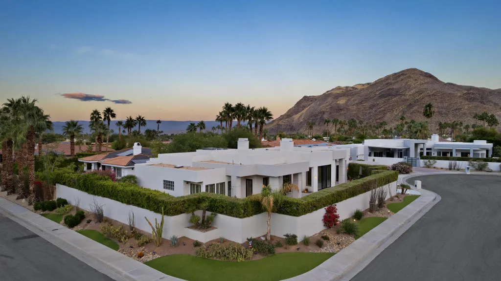 900 Dogwood Circle E, Palm Springs, California 92264 home-pic-1