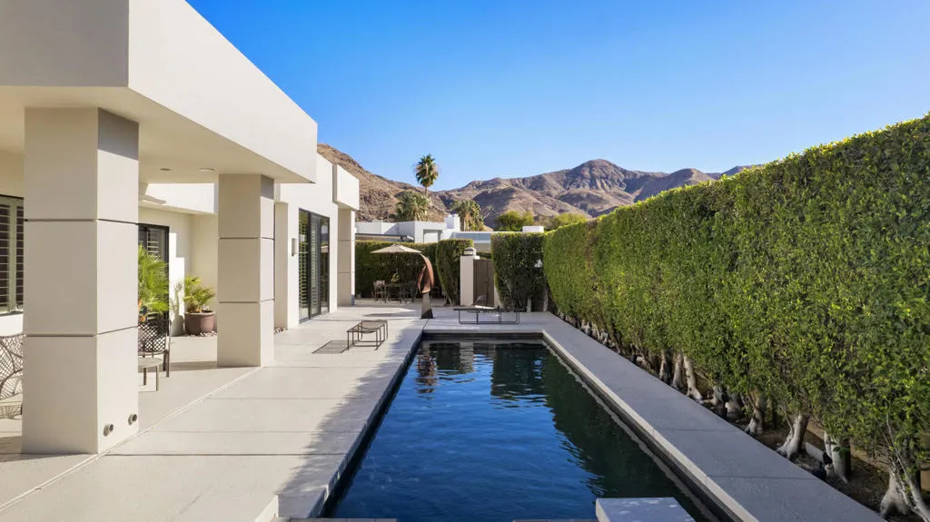 900 Dogwood Circle E, Palm Springs, California 92264 home-pic-15
