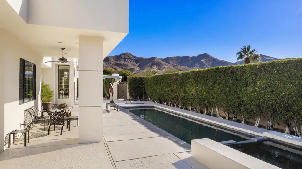 900 Dogwood Circle E, Palm Springs, California 92264 home-pic-17
