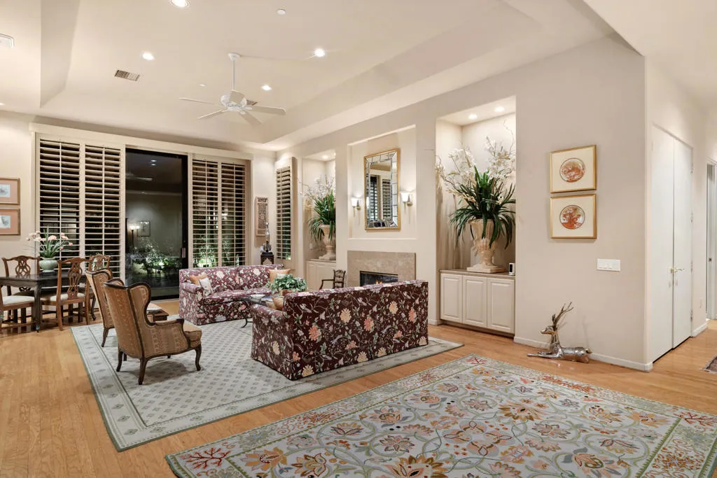 900 Dogwood Circle E, Palm Springs, California 92264 home-pic-27