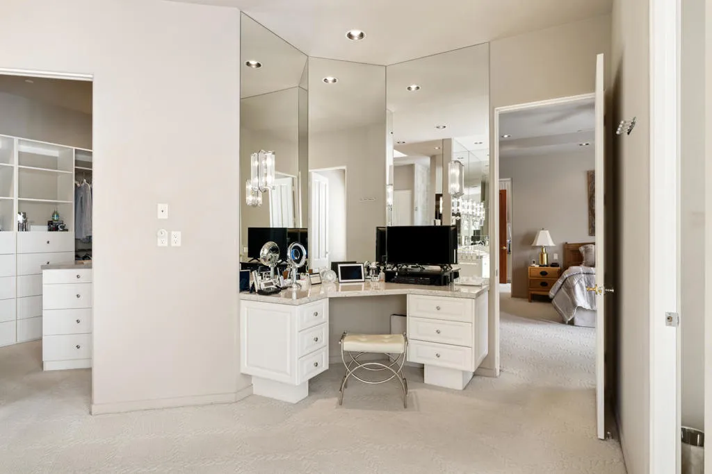 900 Dogwood Circle E, Palm Springs, California 92264 home-pic-37