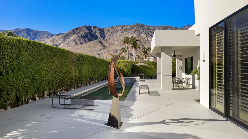 900 Dogwood Circle E, Palm Springs, California 92264 home-pic-18