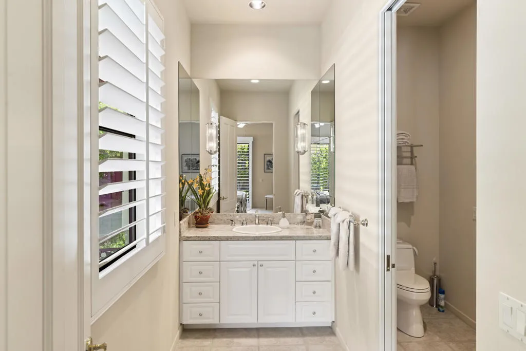 900 Dogwood Circle E, Palm Springs, California 92264 home-pic-45
