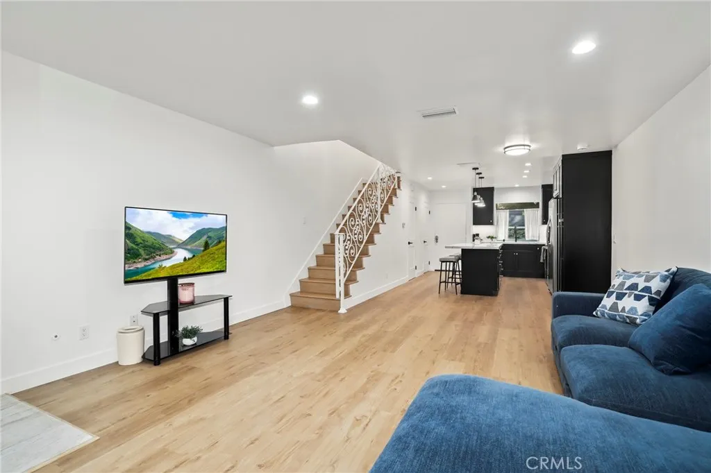 25671 Pine Creek Lane, Wilmington, California 90744 home-pic-5