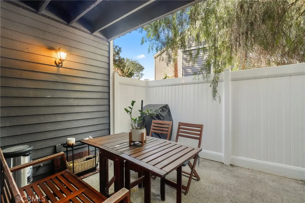 25671 Pine Creek Lane, Wilmington, California 90744 home-pic-19