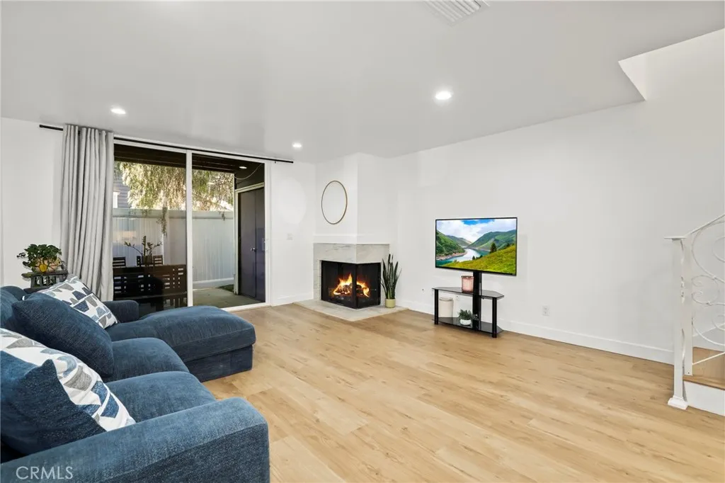 25671 Pine Creek Lane, Wilmington, California 90744 home-pic-3