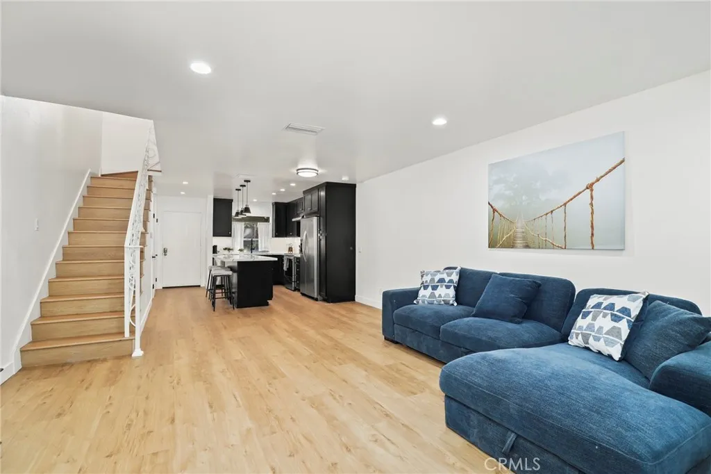 25671 Pine Creek Lane, Wilmington, California 90744 home-pic-6