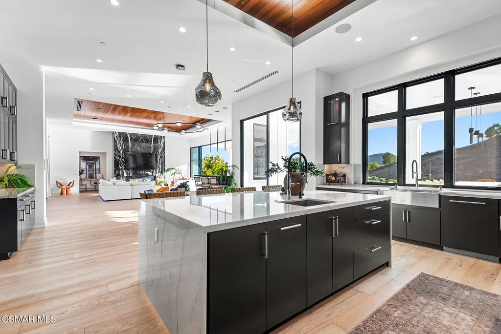 2111 High Knoll Circle, Westlake Village, California 91362 home-pic-11
