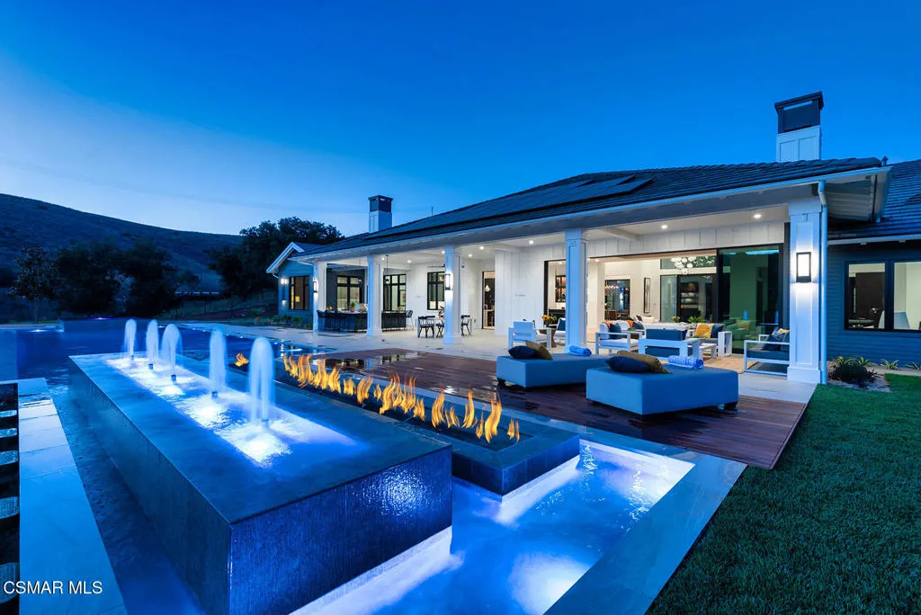 2111 High Knoll Circle, Westlake Village, California 91362 home-pic-2