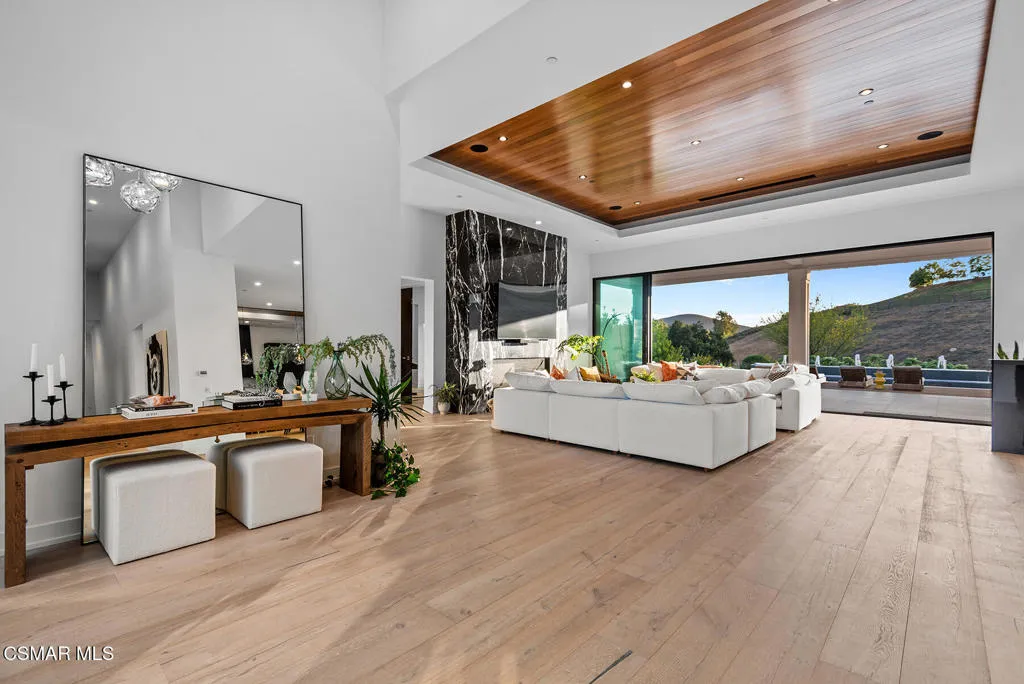 2111 High Knoll Circle, Westlake Village, California 91362 home-pic-8