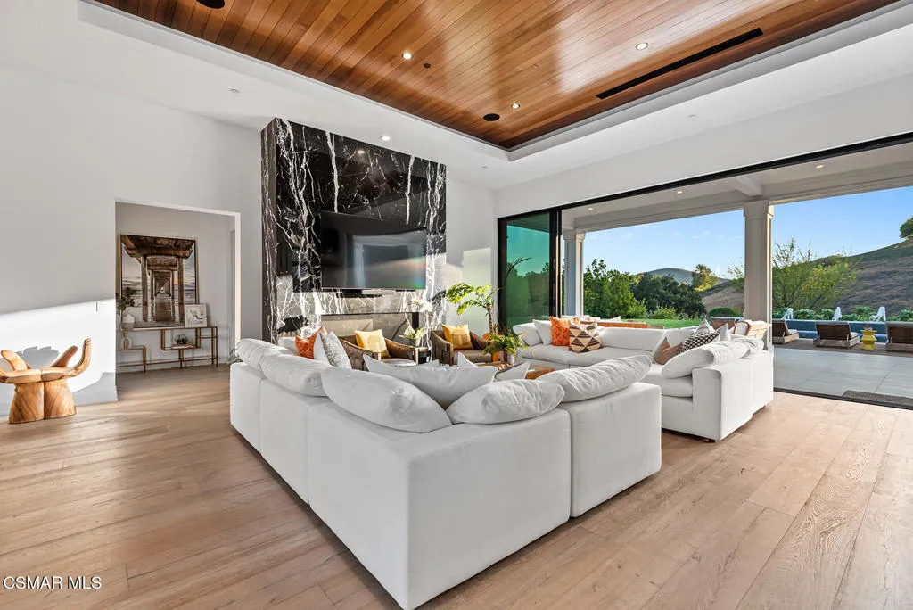 2111 High Knoll Circle, Westlake Village, California 91362 home-pic-9