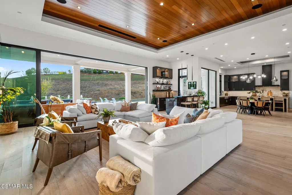 2111 High Knoll Circle, Westlake Village, California 91362 home-pic-13