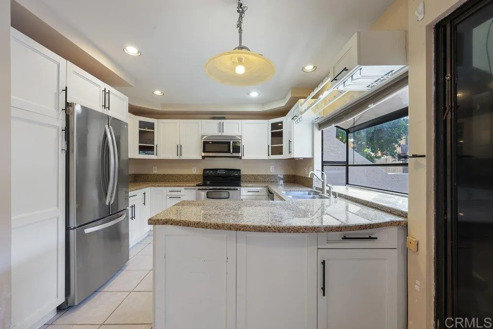 3008 Plaza Lorenzo, Bonita, California 91902 home-pic-7