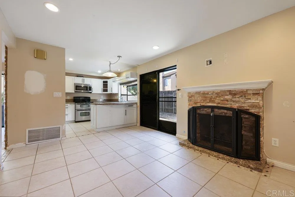 3008 Plaza Lorenzo, Bonita, California 91902 home-pic-5