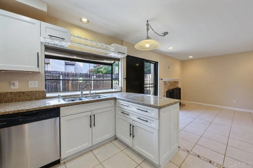 3008 Plaza Lorenzo, Bonita, California 91902 home-pic-8