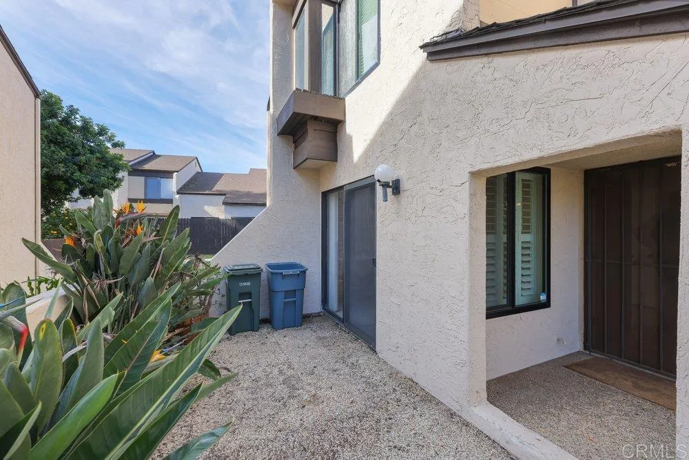 3008 Plaza Lorenzo, Bonita, California 91902 home-pic-23
