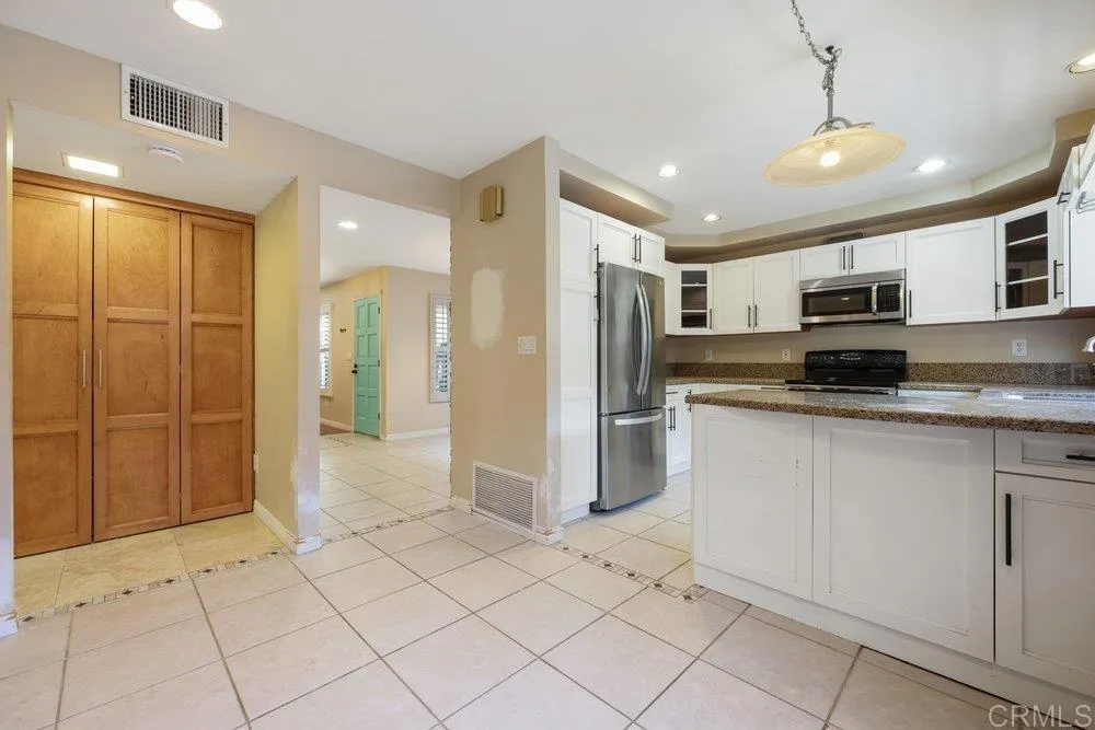 3008 Plaza Lorenzo, Bonita, California 91902 home-pic-6