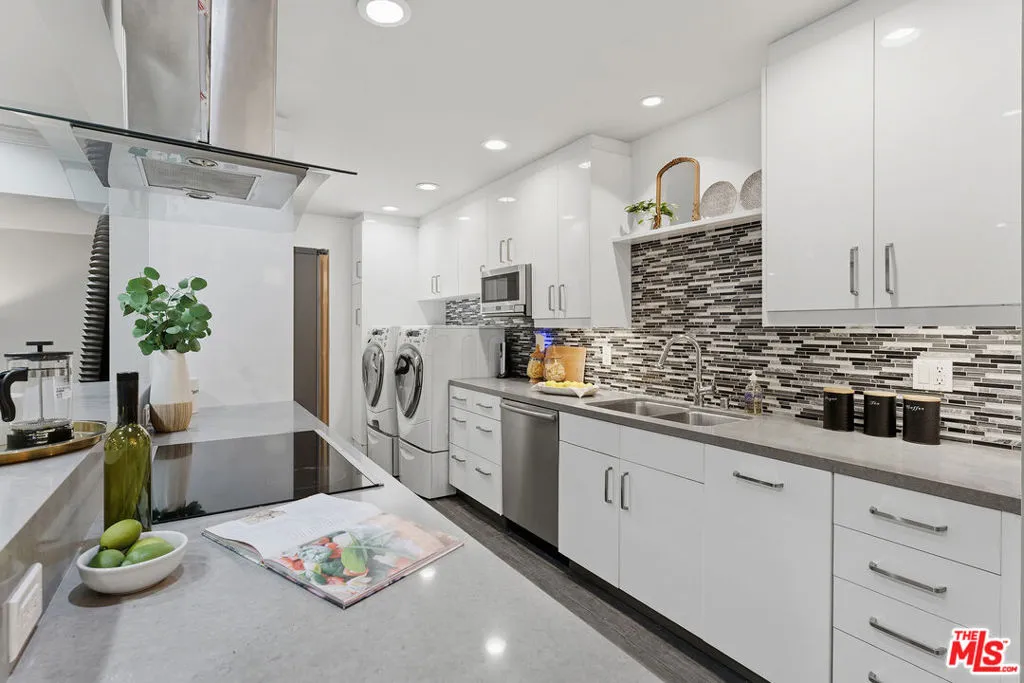 1015 N Kings Road 110, West Hollywood, California 90069 home-pic-12